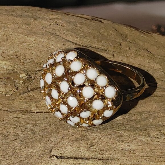 Napier Ring White Cabochons Size 7 Vintage MCM Gold Tone Retro Statement Jewelry - Picture 8 of 15